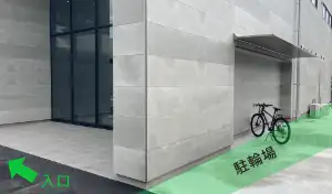 駐輪場場所を矢印で示した画像